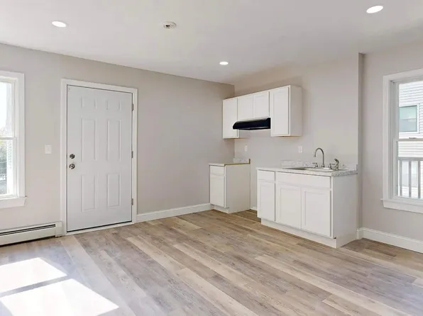 46 Knox St #1, Lewiston, ME 04240