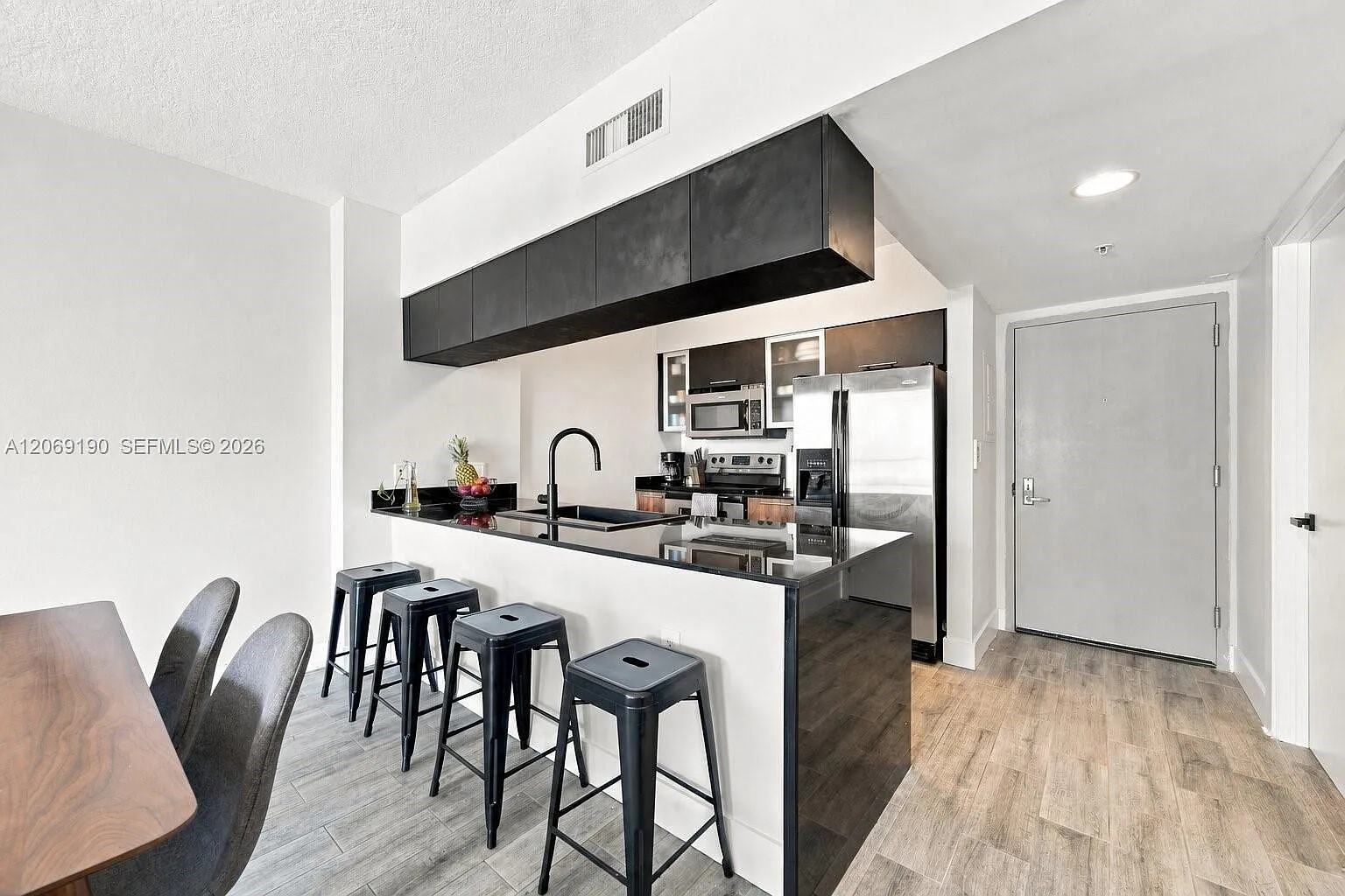 Opera Tower Condo — Photo 4