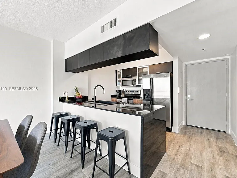 1750 N Bayshore Dr #1912 — Photo 4
