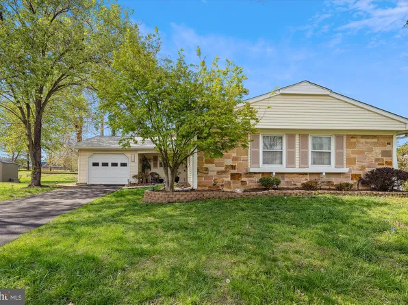 12200 Round Tree Ln, Bowie, MD 20715