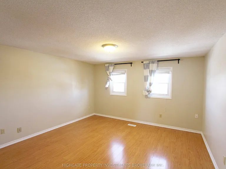 80 Hadden Cres — Photo 12