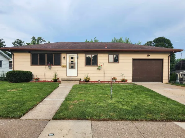 2805 Oak Crest Dr, Dubuque, IA 52001