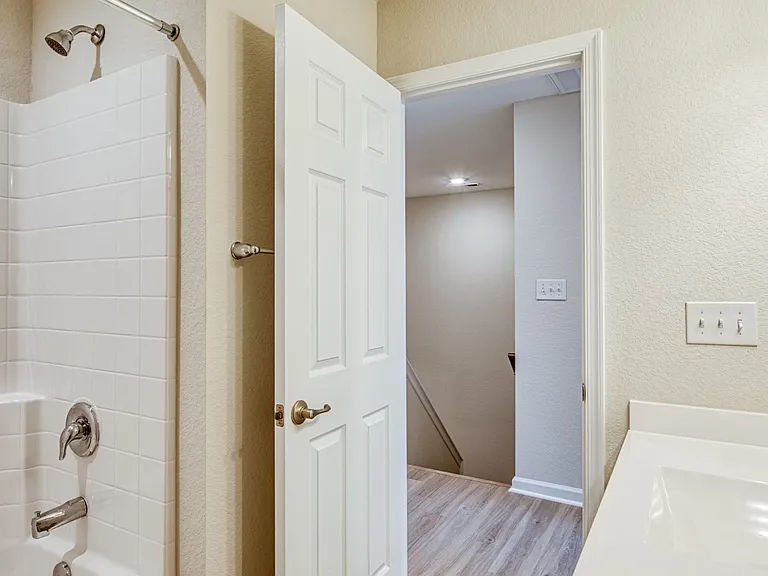 Hillpoint Preserve Townhome Apartments — Photo 15