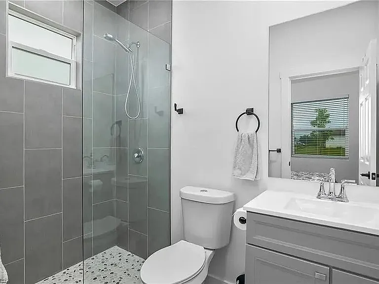 313 Ivan Ave S — Photo 13