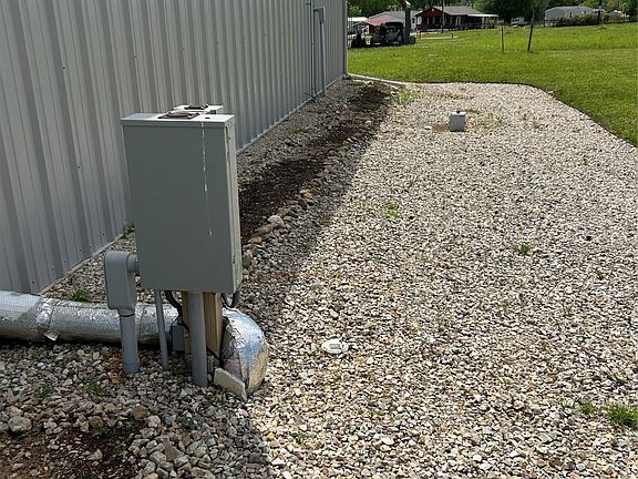 4th image of 247 Comanche