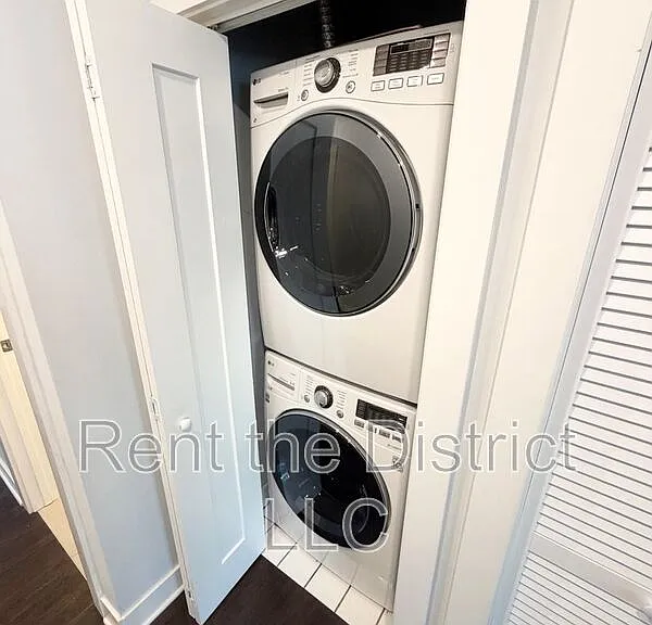 1605 F St NE #1 — Photo 6