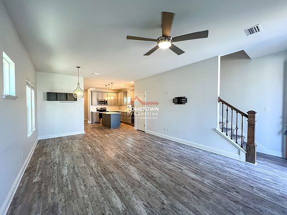 5th image of 949 W Gregory St