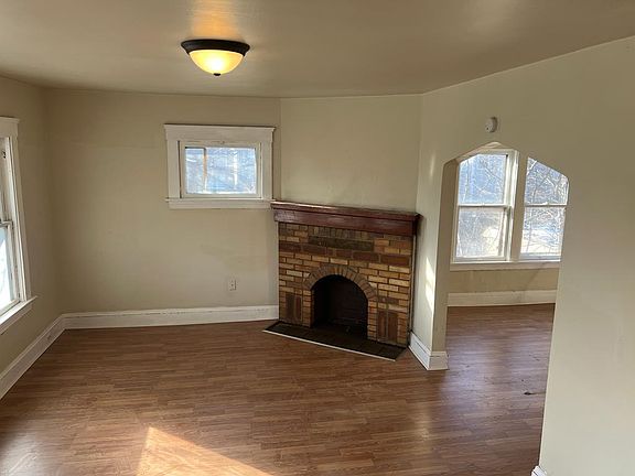 3rd image of 14915 Lucknow Ave #2