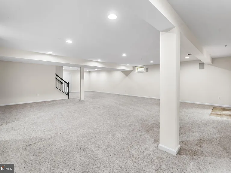 7570 Arundel Woods Dr — Photo 45