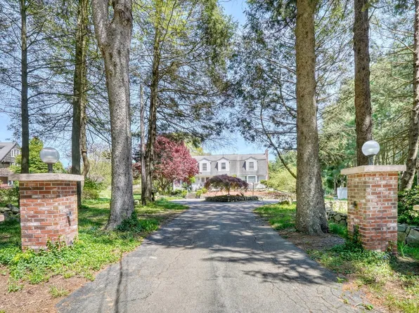 300 Nahatan St, Westwood, MA 02090