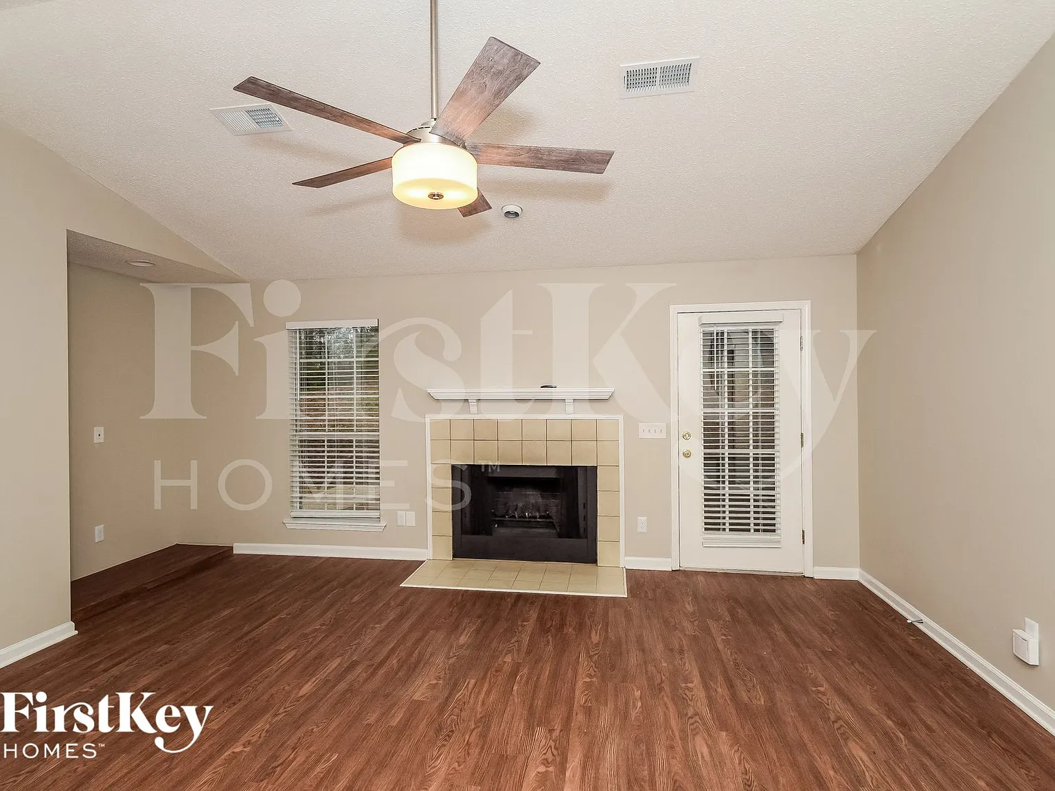 3 bed, 2.0 bath, 1524 sqft, $2,235 — Photo 2