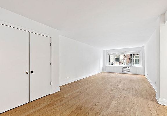 3rd image of 211 E 51st St APT 4F