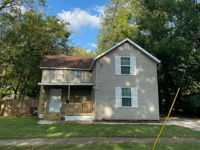 1881 N Campbell Ave — Photo 1