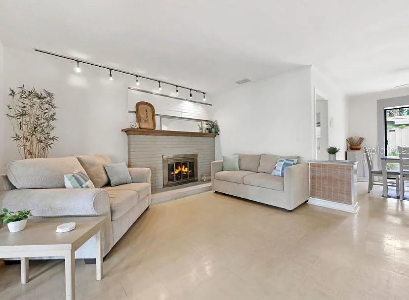 4 bed, 1787 sqft, $3,000 — Photo 2