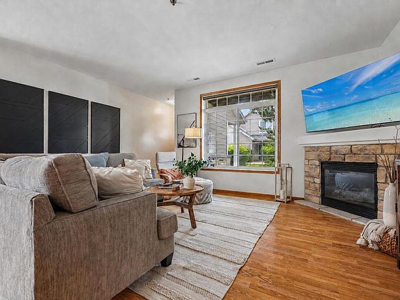 4th image of 1038 River Place BOULEVARD #7