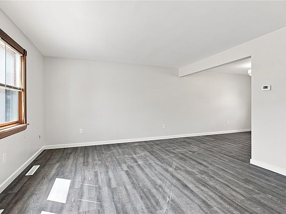 3rd image of 1685 Brodhead Rd APT 1