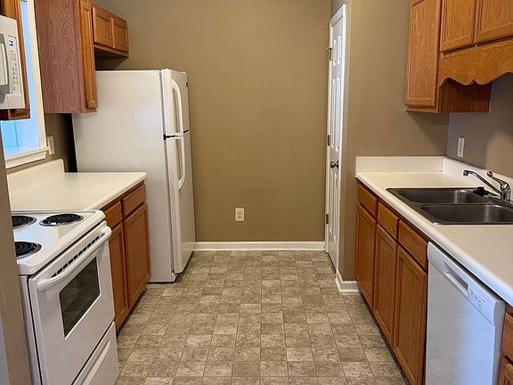 5th image of 7143F W Friendly Ave