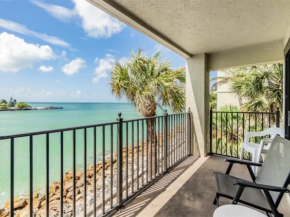7403 Bayshore Dr APT 305, Treasure Island, FL 33706