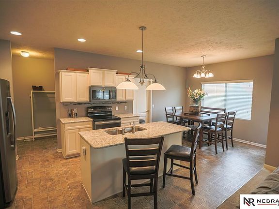 4th image of 2105 Oriole Dr