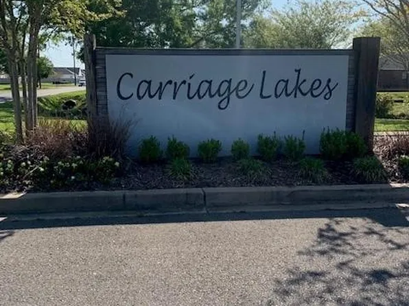 102 Carriage Lakes Dr, Broussard, LA 70518