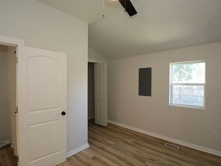 126 & 128 N Colorado Ave — Photo 6