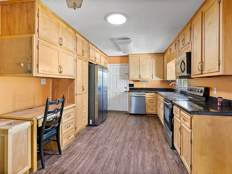 2815 Skycrest Dr — Photo 5