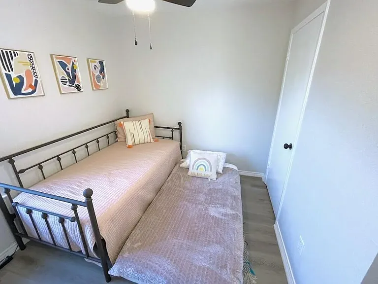 1915 Emerald Isle Dr — Photo 13