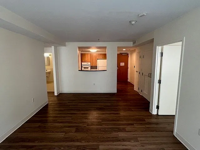 2 bed, 2.0 bath, 1034 sqft, $2,278 — Photo 2