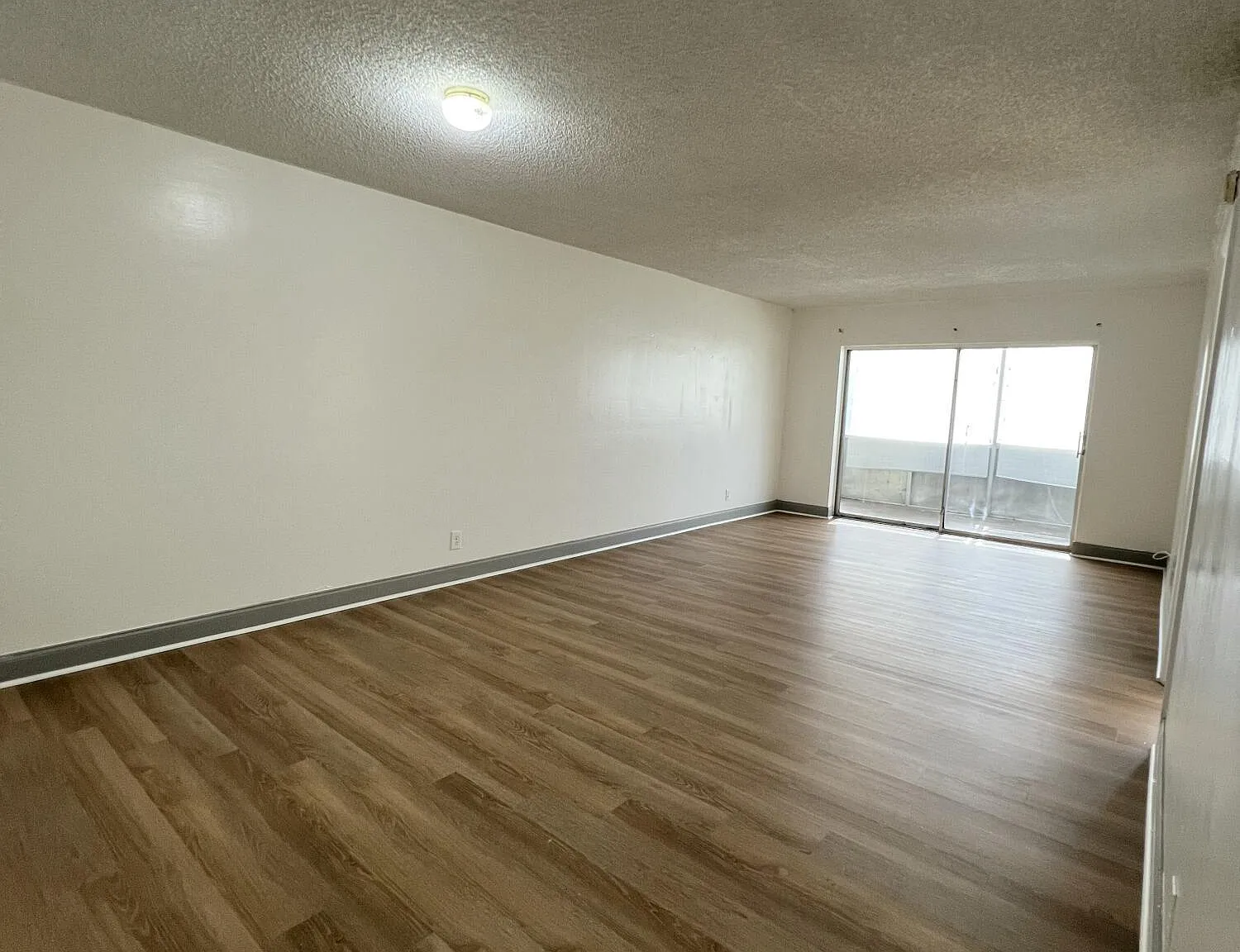 2 bed, 2.0 bath, 960 sqft, $2,200 — Photo 3