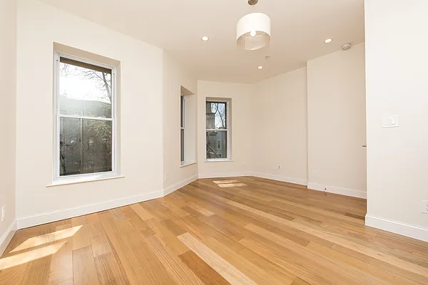 Rented by Remax Real Estate Professionals | media 32