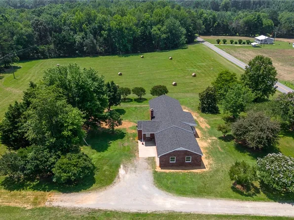 19641 Irish Ct, Jetersville, VA 23083