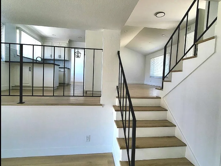 2210 Sierra Ct — Photo 12