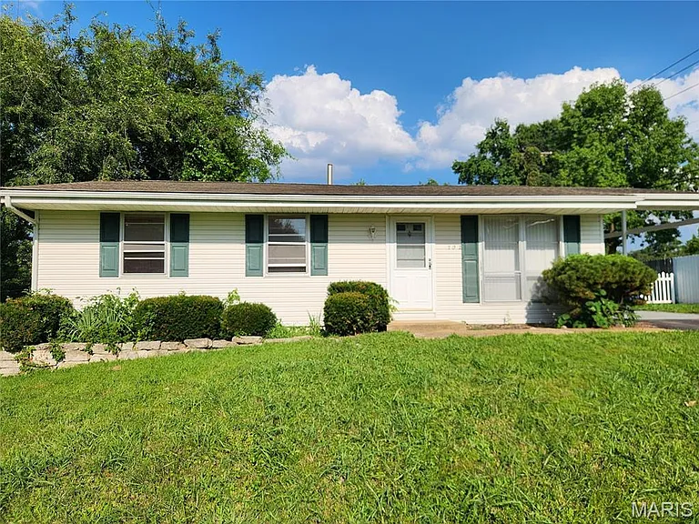 702 Vendome Ln — Photo 1