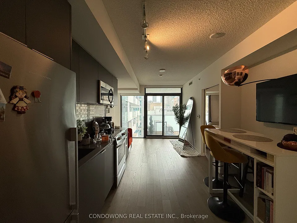 25 Richmond St E #1608