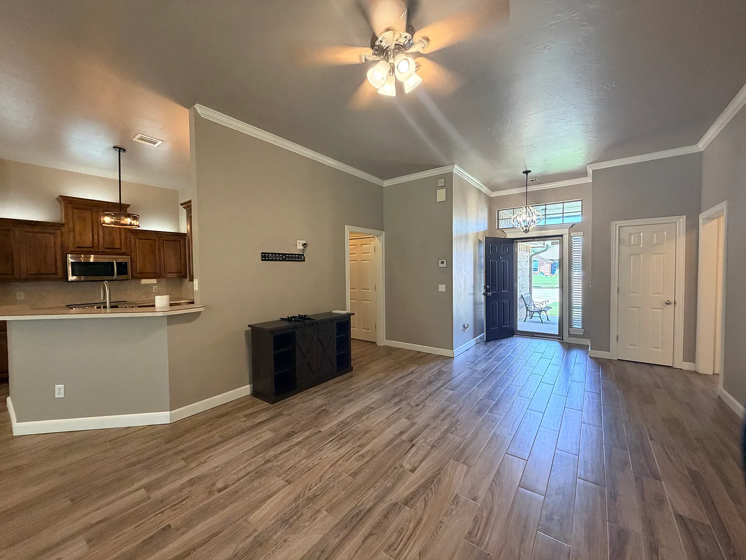 844 SW 41st St — Photo 4