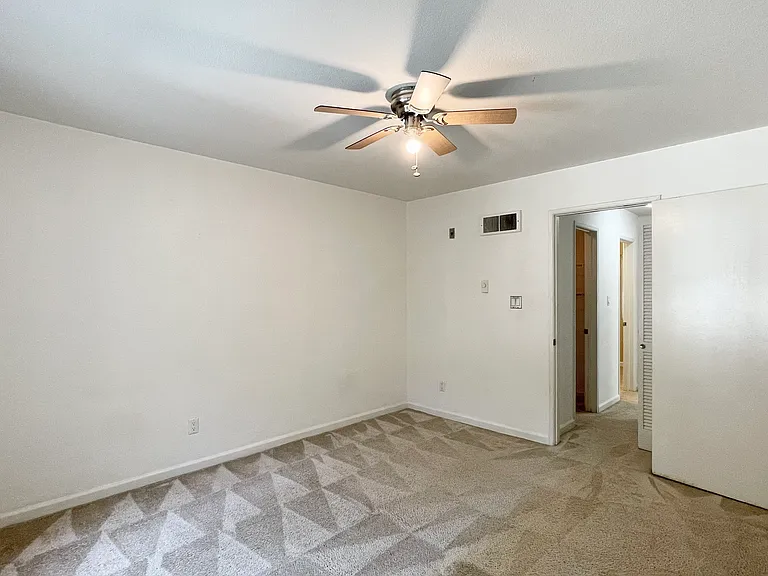 7565 Charmant Dr #405 — Photo 19