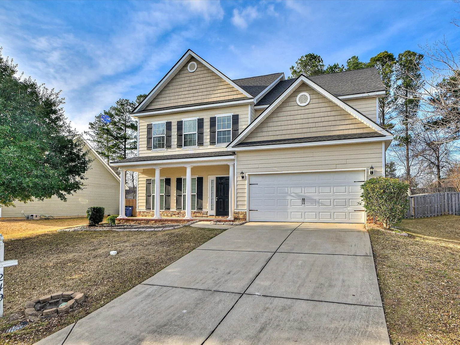 5 bed, 3.0 bath, 2941 sqft, $2,500 — Photo 2