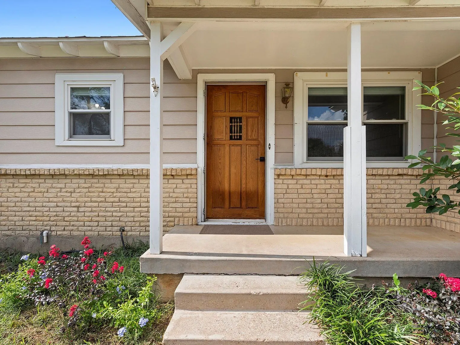 3 bed, 1571 sqft, $2,000 — Photo 2