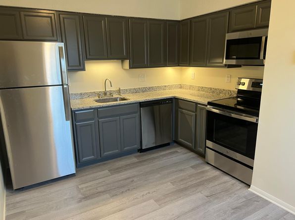 384 Anderson St #4