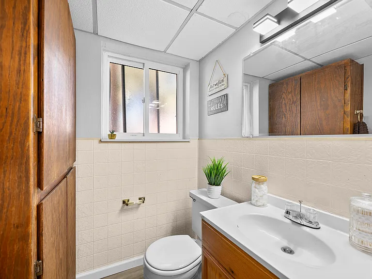 2268 Serra Dr — Photo 16