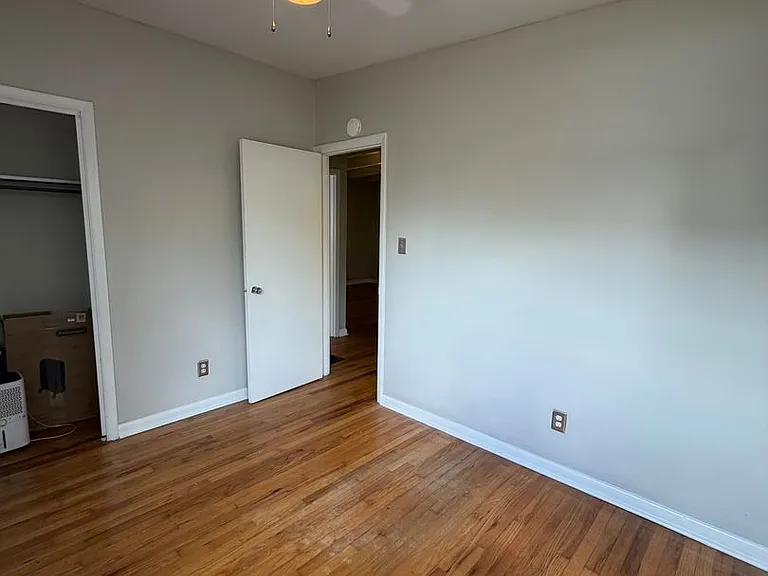 717 Edgewood Street Duplex — Photo 11