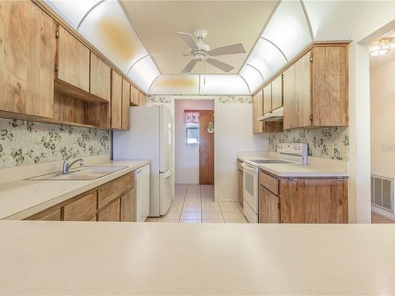 4th image of 7749 Radcliffe Cir