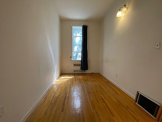 3rd image of 66 W 82nd St APT 4B