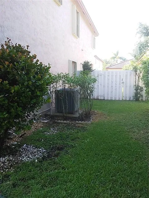 3 bed, 2.5 bath, 1993 sqft, $3,500 — Photo 3