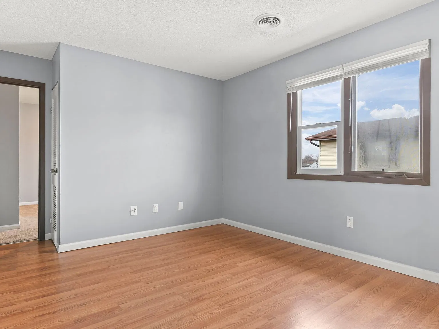 Clean two bedroom apartment — Photo 4