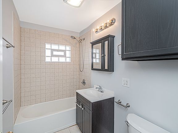 5th image of 3055 N Nordica Ave