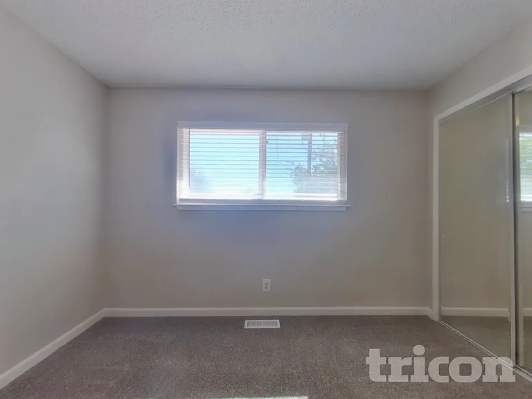 3445 Kings Row — Photo 10