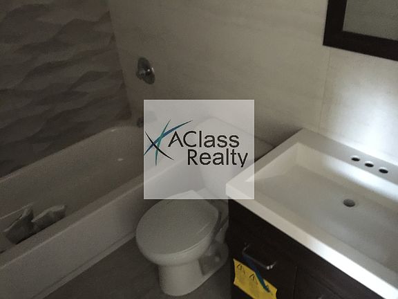 2nd image of 3147 Steinway St #3F