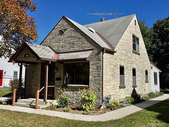 3rd image of 1003 Lincoln Dr W