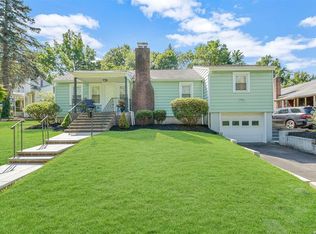 107 Kissam Ln, Glen Head, NY 11545